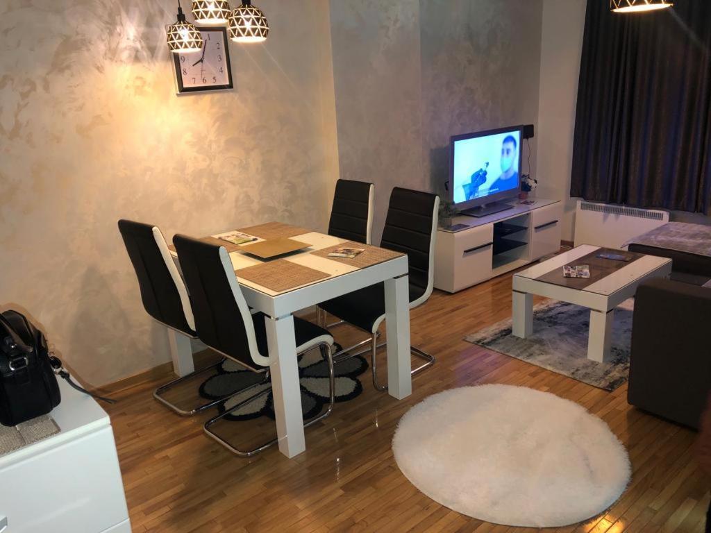 Apartman Kraljevi Cardaci Sadikovic Sa Garazom Kopaonik Esterno foto